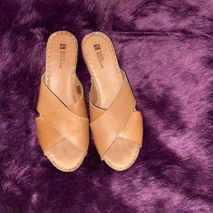 White Mountain sandals. Leather uppers.